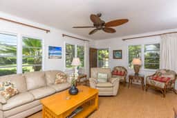 Kaapuni Kainani -  Steps from the beach!