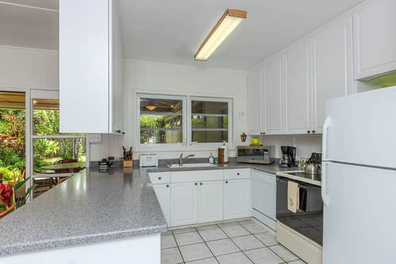 Kaapuni Kainani -  Steps from the beach! - Image 2